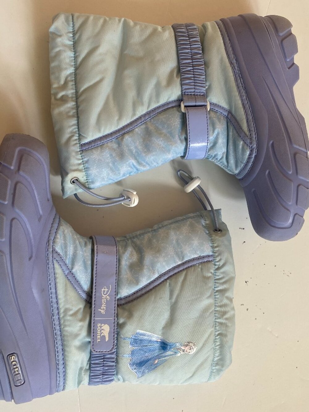 SOREL DISNEY ELSA, big girl's size 6 winter boots in light blue and purple EUC.